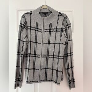 Chic Gray Patterned Sweater